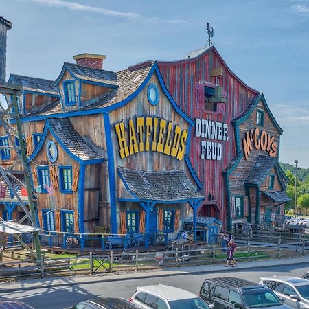 Bear Mountain Hollow-Free Dollywood Ticket- Cozy Cabin With A Hot Tub, Arcade & Deck Close To Town Pigeon Forge Exterior foto