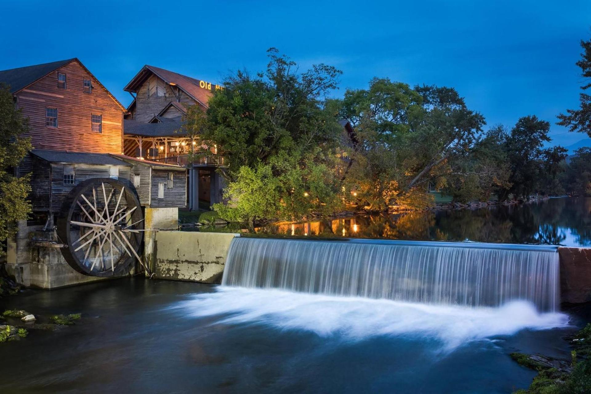 Bear Mountain Hollow-Free Dollywood Ticket- Cozy Cabin With A Hot Tub, Arcade & Deck Close To Town Pigeon Forge Exterior foto