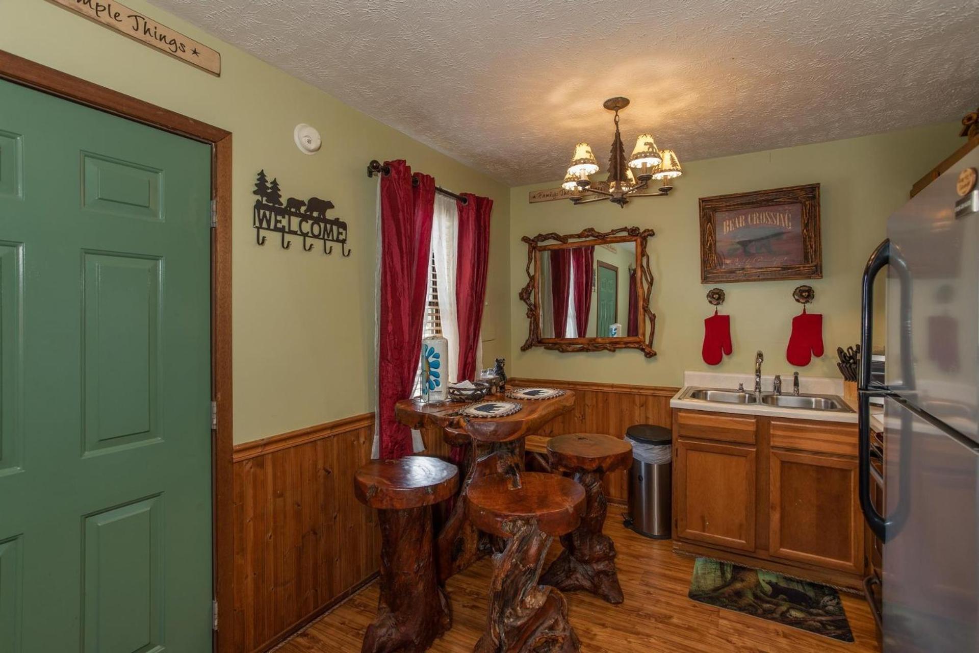 Bear Mountain Hollow-Free Dollywood Ticket- Cozy Cabin With A Hot Tub, Arcade & Deck Close To Town Pigeon Forge Exterior foto